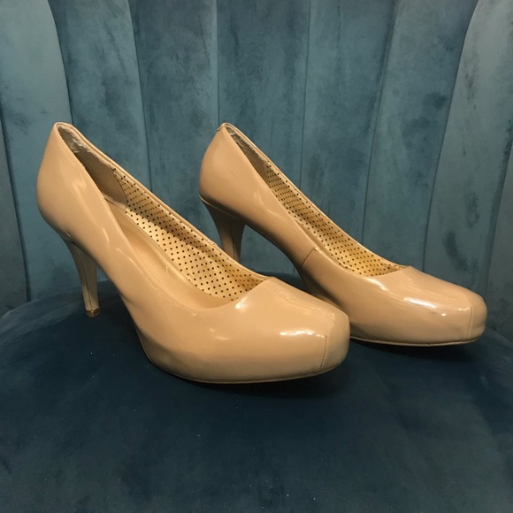 Steve Madden Shoes - Madden Girl Nude Pumps Steve Madden Shoes - Madden Girl Nude Pumps